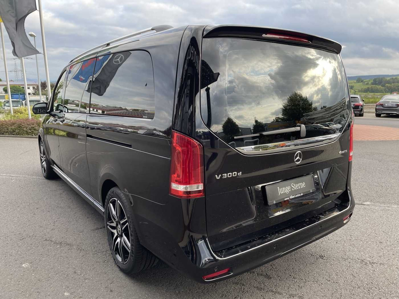 Mercedes-Benz V 300 d AVA 4MATIC AMG Kühlschrank AIRMATIC - Furgon pasagjerësh: foto 3 Mercedes-Benz V 300 d AVA 4MATIC AMG Kühlschrank AIRMATIC - Furgon pasagjerësh: foto 3