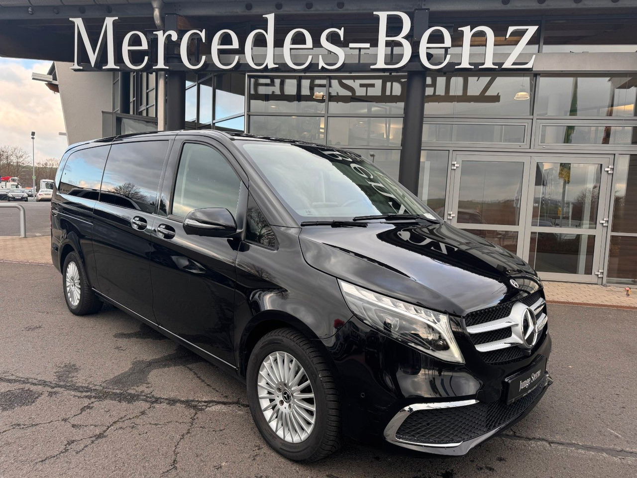 Mercedes-Benz V 300 d AVA Extralang 4MATIC AHK Stdh DISTRONIC - Makinë me portobagazh: foto 1 Mercedes-Benz V 300 d AVA Extralang 4MATIC AHK Stdh DISTRONIC - Makinë me portobagazh: foto 1