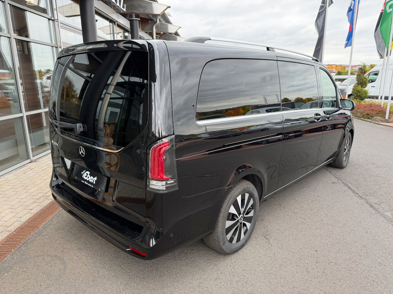 Mercedes-Benz V 300 d AVANTGARDE Extralang 360Kamera Standh - Makinë me portobagazh: foto 4 Mercedes-Benz V 300 d AVANTGARDE Extralang 360Kamera Standh - Makinë me portobagazh: foto 4