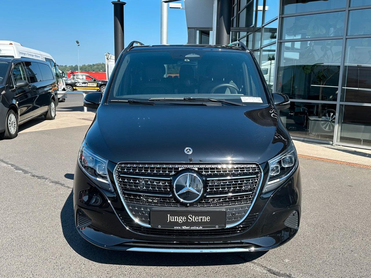 Mercedes-Benz V 300 d AVANTGARDE Extralang 360Kamera Standheiz - Makinë me portobagazh: foto 2 Mercedes-Benz V 300 d AVANTGARDE Extralang 360Kamera Standheiz - Makinë me portobagazh: foto 2
