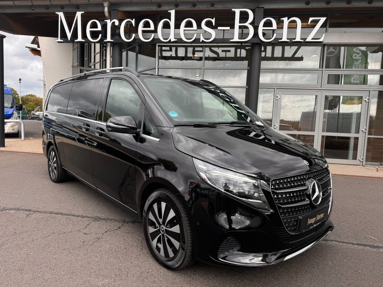 Mercedes-Benz V 300 d AVANTGARDE Extralang 360Kamera Standheiz - Furgon pasagjerësh: foto 1 Mercedes-Benz V 300 d AVANTGARDE Extralang 360Kamera Standheiz - Furgon pasagjerësh: foto 1