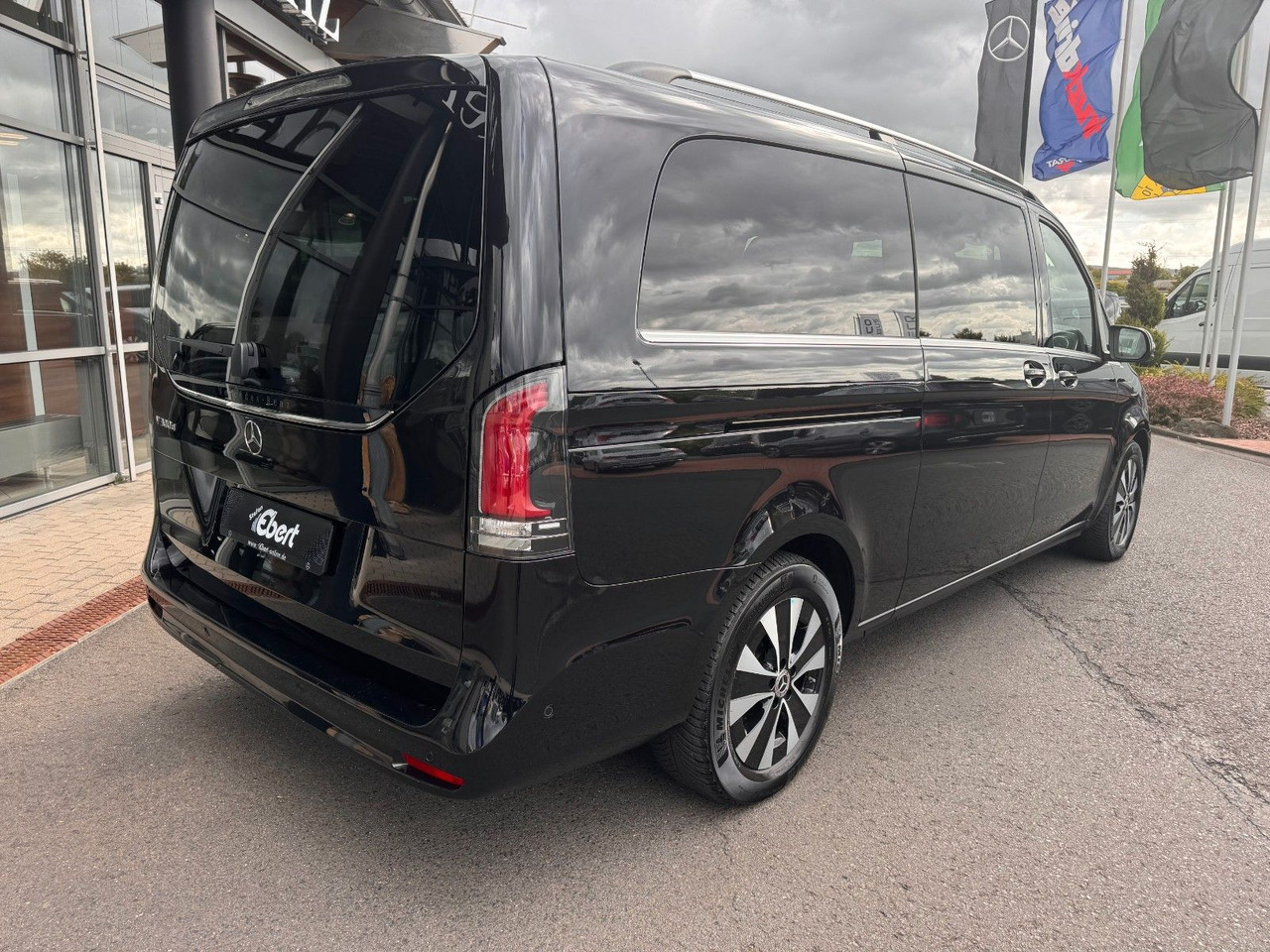 Mercedes-Benz V 300 d AVANTGARDE Extralang 360Kamera Standheiz - Makinë me portobagazh: foto 4 Mercedes-Benz V 300 d AVANTGARDE Extralang 360Kamera Standheiz - Makinë me portobagazh: foto 4