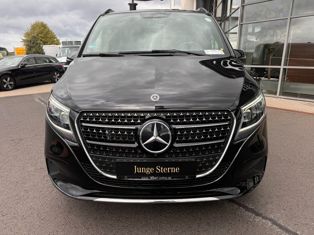 Mercedes-Benz V 300 d AVANTGARDE Extralang 360Kamera Standheiz - Makinë me portobagazh: foto 2 Mercedes-Benz V 300 d AVANTGARDE Extralang 360Kamera Standheiz - Makinë me portobagazh: foto 2