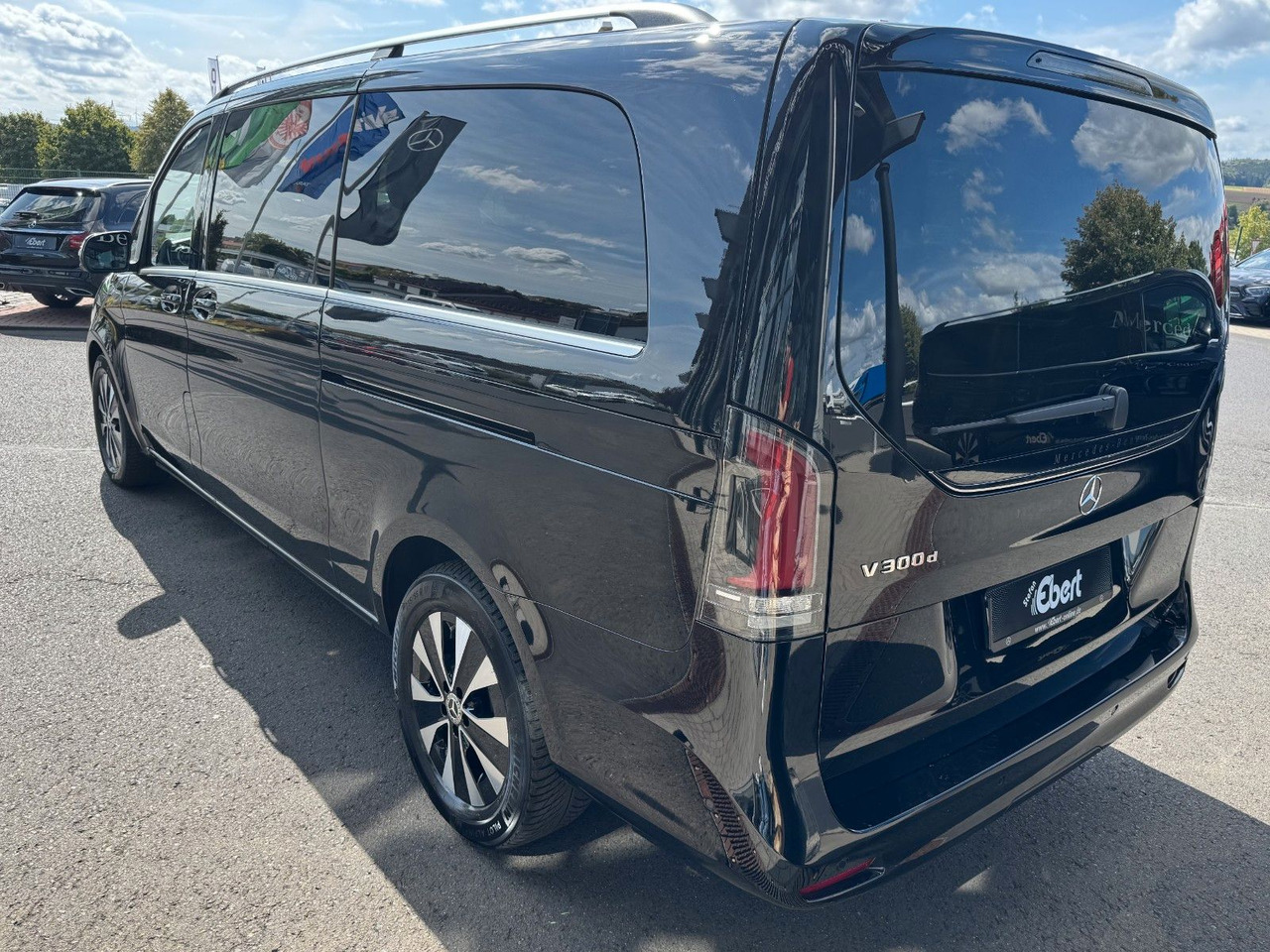 Mercedes-Benz V 300 d AVANTGARDE Extralang 360Kamera Standheiz - Makinë me portobagazh: foto 3 Mercedes-Benz V 300 d AVANTGARDE Extralang 360Kamera Standheiz - Makinë me portobagazh: foto 3