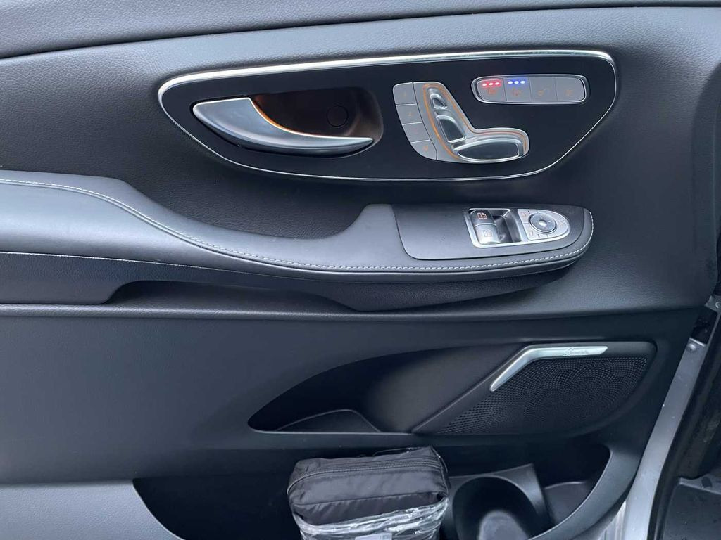 Veturë Mercedes-Benz V 300 d EXCLUSIVE ED AMG Panorama AHK2,5 DISTRON: foto 11