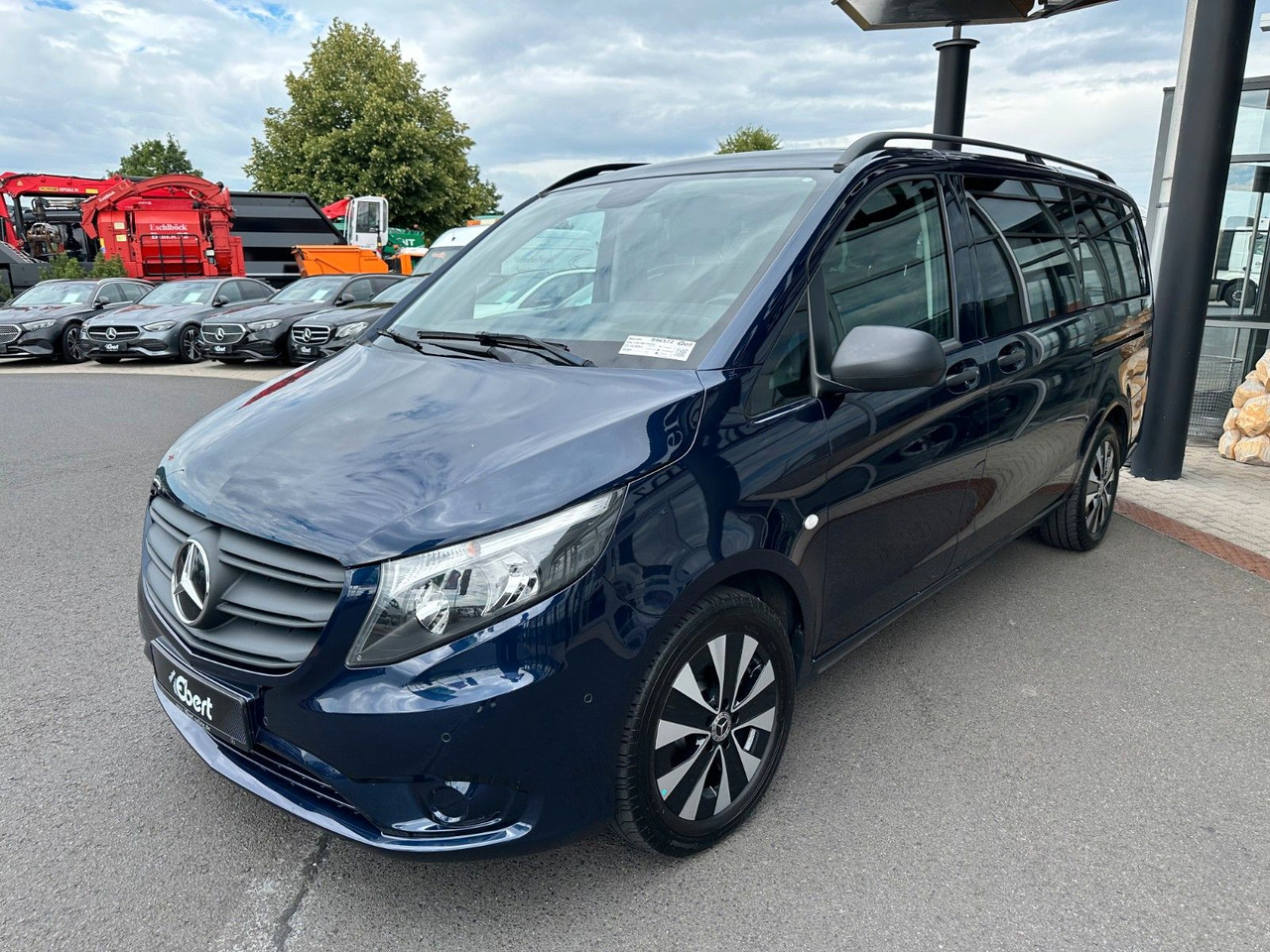 Mercedes-Benz Vito 116 CDI Tourer Pro Liege-Paket Panoramadach - Furgon pasagjerësh: foto 3 Mercedes-Benz Vito 116 CDI Tourer Pro Liege-Paket Panoramadach - Furgon pasagjerësh: foto 3