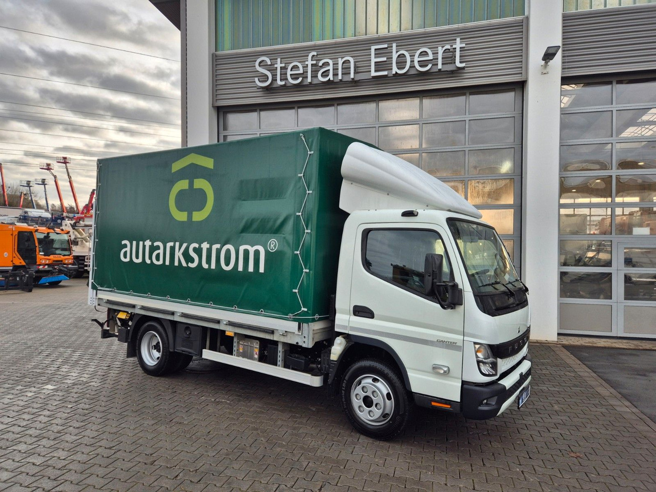 Mitsubishi Canter 7C15 LBW Klima Navi Kamera AHK - Kamioncine me tendë: foto 4 Mitsubishi Canter 7C15 LBW Klima Navi Kamera AHK - Kamioncine me tendë: foto 4