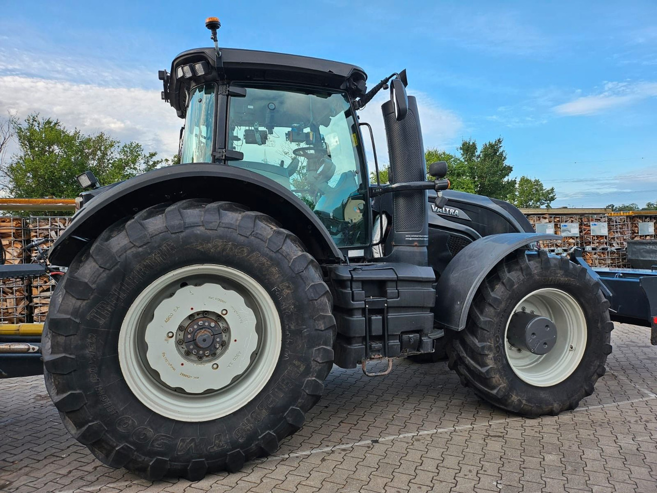 Valtra S374 / nur: 1.980h! / 06.2017 / Holzhacker - Copëtuese druri: foto 2 Valtra S374 / nur: 1.980h! / 06.2017 / Holzhacker - Copëtuese druri: foto 2