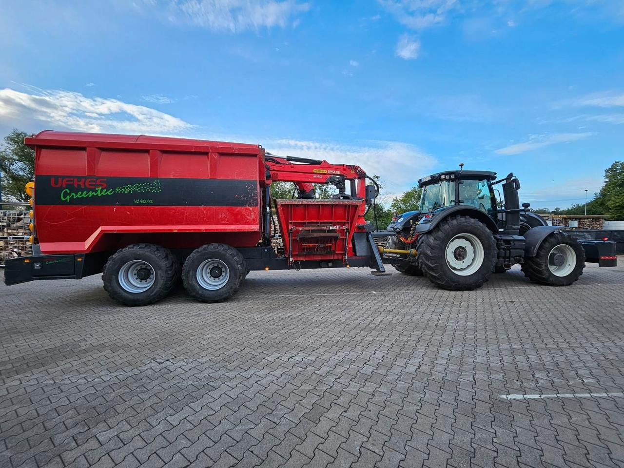 Valtra S374 / nur: 1.980h! / 06.2017 / Holzhacker - Copëtuese druri: foto 1 Valtra S374 / nur: 1.980h! / 06.2017 / Holzhacker - Copëtuese druri: foto 1