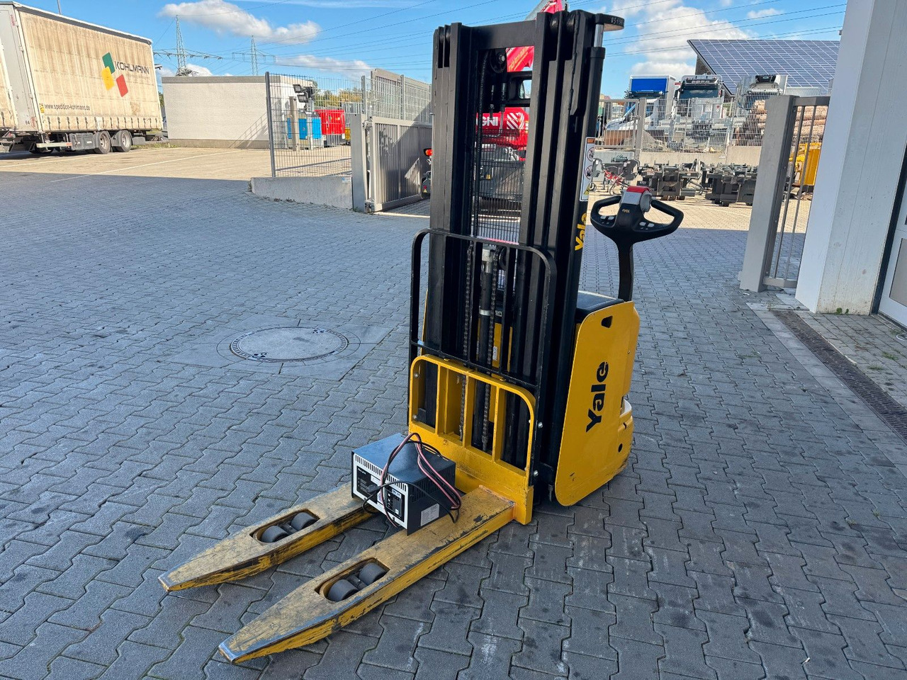 Yale MS 12 AC / Triplex: 4m! / nur 180h! / 2014 - Stivosës: foto 5 Yale MS 12 AC / Triplex: 4m! / nur 180h! / 2014 - Stivosës: foto 5