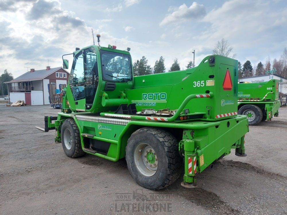Merlo ROTO 40.25MCSS with basket, remote, jib - Ekskavator teleskopik: foto 4 Merlo ROTO 40.25MCSS with basket, remote, jib - Ekskavator teleskopik: foto 4