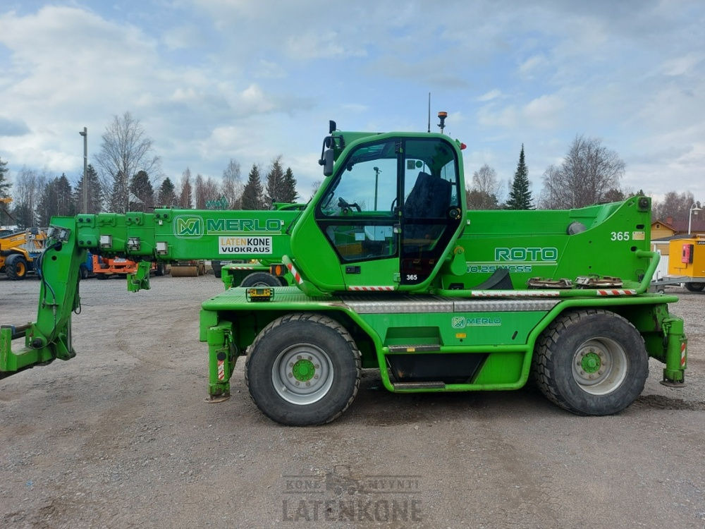 Merlo ROTO 40.25MCSS with basket, remote, jib - Ekskavator teleskopik: foto 1 Merlo ROTO 40.25MCSS with basket, remote, jib - Ekskavator teleskopik: foto 1