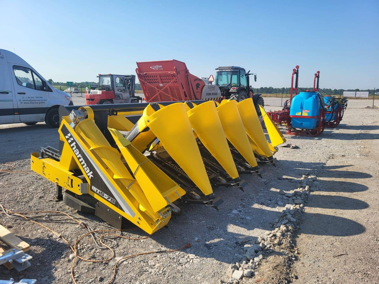 Harmak corn header MT5 - Korrëse misri: foto 1 Harmak corn header MT5 - Korrëse misri: foto 1