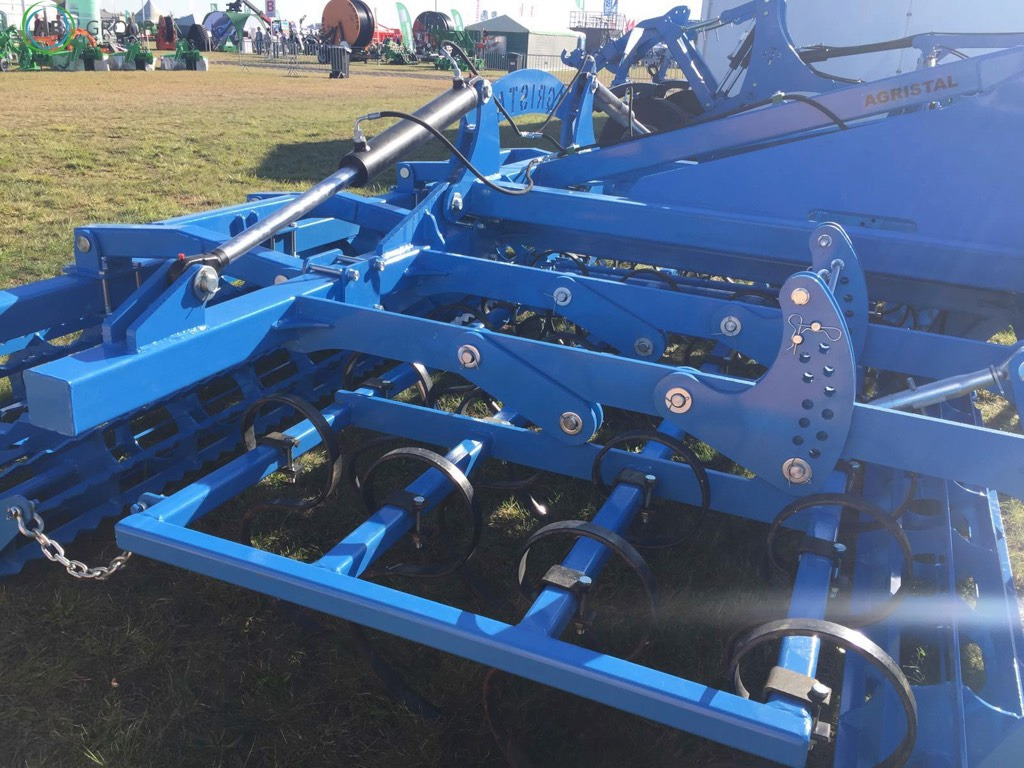 Hydraulically folding seedbed cultivator 4,2 m Agristal AU - Kultivator: foto 4 Hydraulically folding seedbed cultivator 4,2 m Agristal AU - Kultivator: foto 4