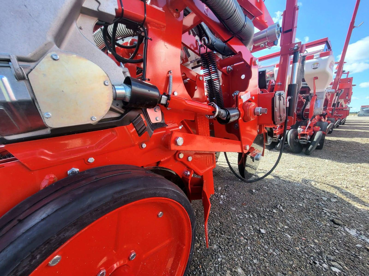 Six-row pneumatic precision seeder with depth fertilization Ozdoken VPKT-DG6 - Makinë mbjellëse precize: foto 3 Six-row pneumatic precision seeder with depth fertilization Ozdoken VPKT-DG6 - Makinë mbjellëse precize: foto 3