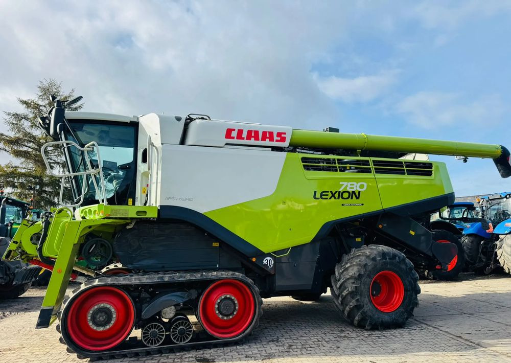 Claas Lexion 780 TT - Autokombajnë: foto 1 Claas Lexion 780 TT - Autokombajnë: foto 1