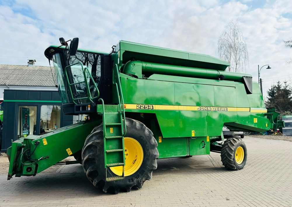 John Deere 2254 - Autokombajnë: foto 1 John Deere 2254 - Autokombajnë: foto 1