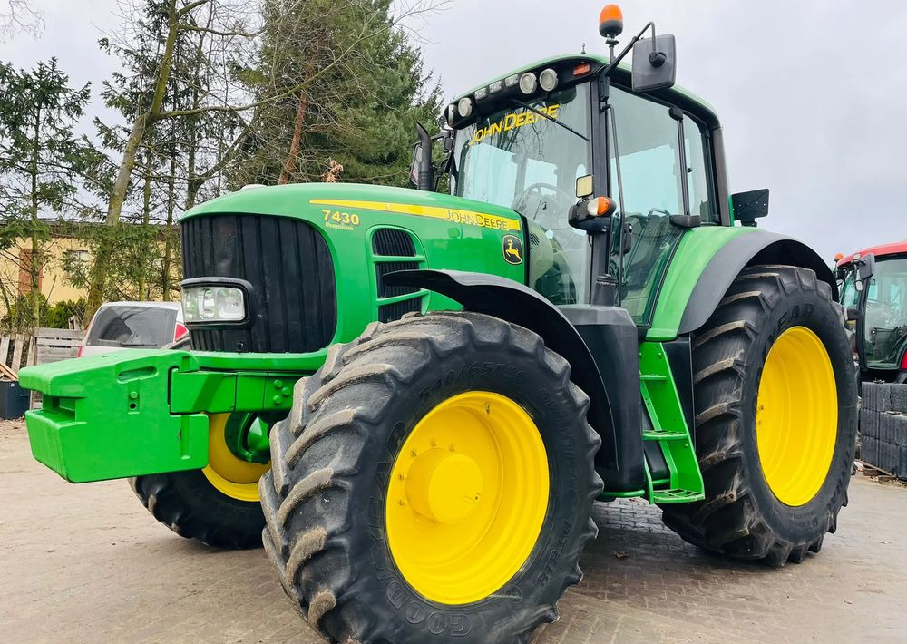 John Deere 7430 - Traktor: foto 1 John Deere 7430 - Traktor: foto 1