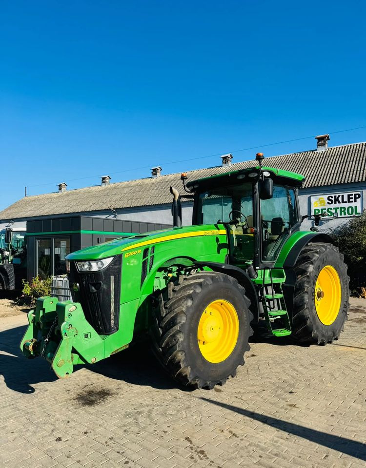 John Deere 8260R - Traktor: foto 1 John Deere 8260R - Traktor: foto 1