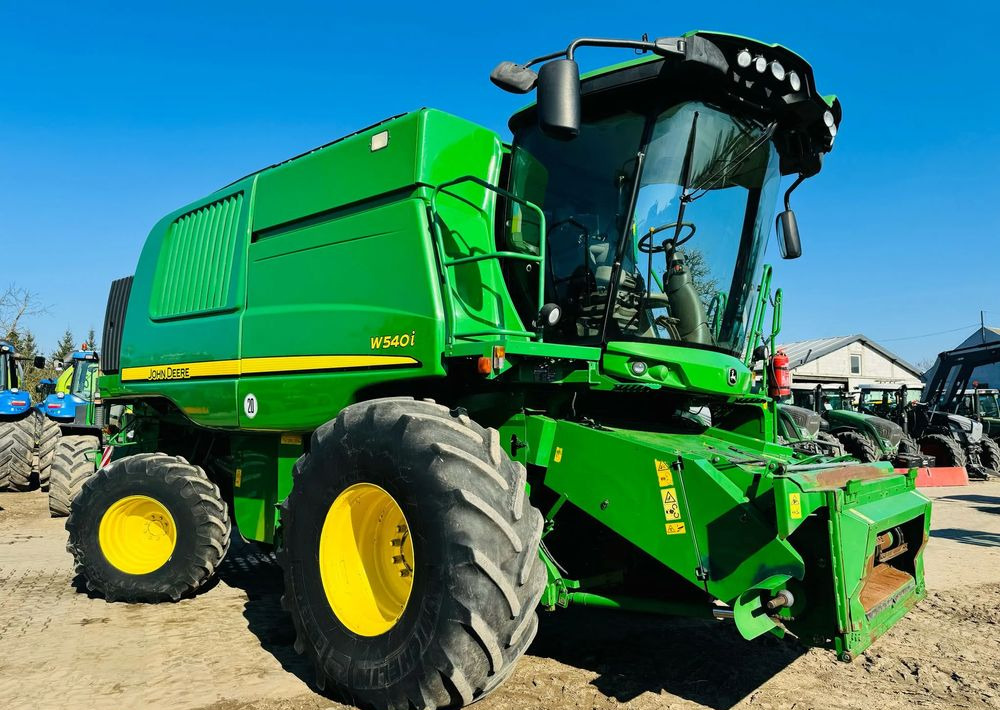 John Deere W540i - Autokombajnë: foto 1 John Deere W540i - Autokombajnë: foto 1