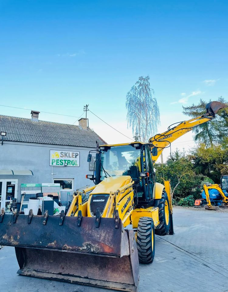 Komatsu WB93R - Fadromë me shkarkim nga prapa: foto 4 Komatsu WB93R - Fadromë me shkarkim nga prapa: foto 4