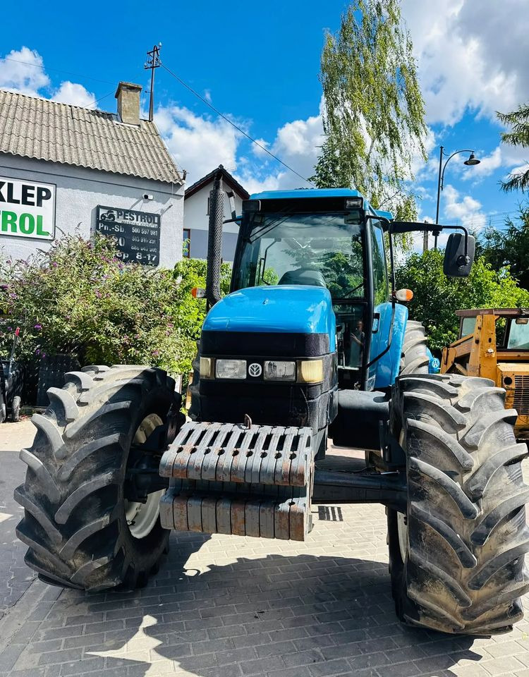 New Holland 8360 - Traktor: foto 2 New Holland 8360 - Traktor: foto 2