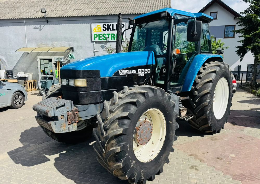 New Holland 8360 - Traktor: foto 1 New Holland 8360 - Traktor: foto 1