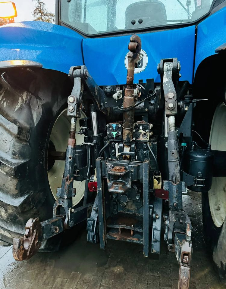 New Holland T8020 - Traktor: foto 4 New Holland T8020 - Traktor: foto 4