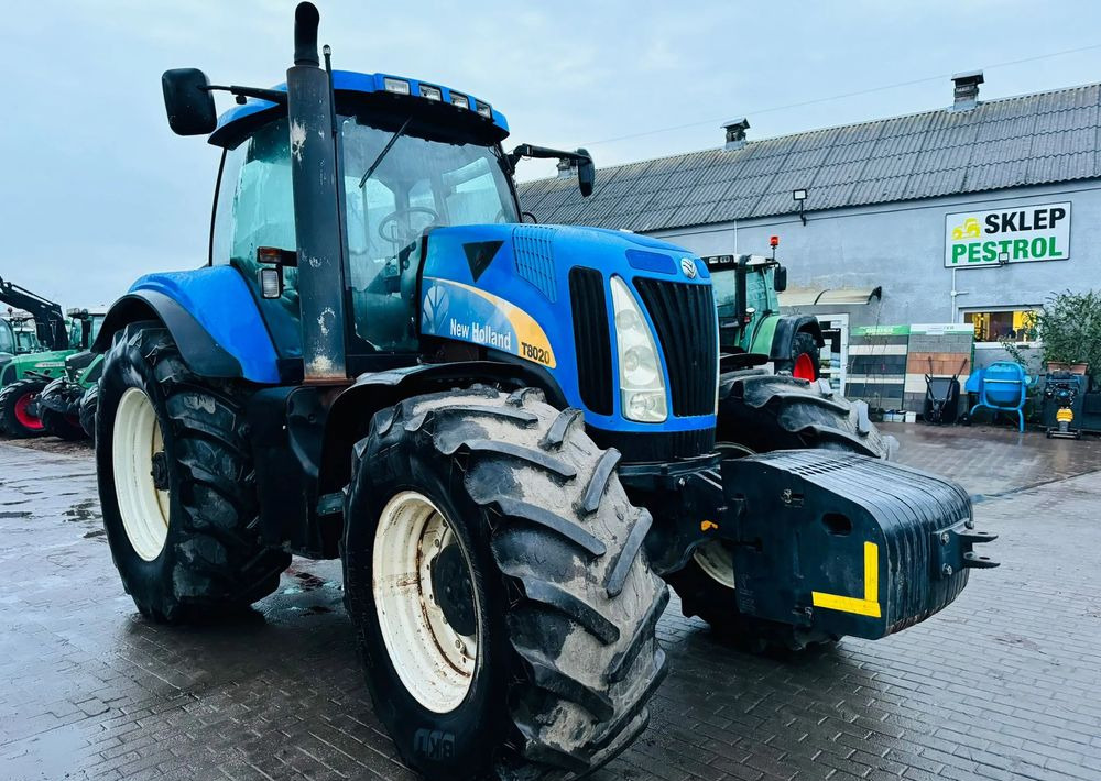 New Holland T8020 - Traktor: foto 1 New Holland T8020 - Traktor: foto 1