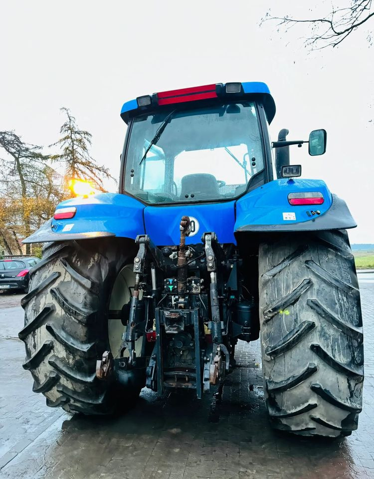 New Holland T8020 - Traktor: foto 5 New Holland T8020 - Traktor: foto 5