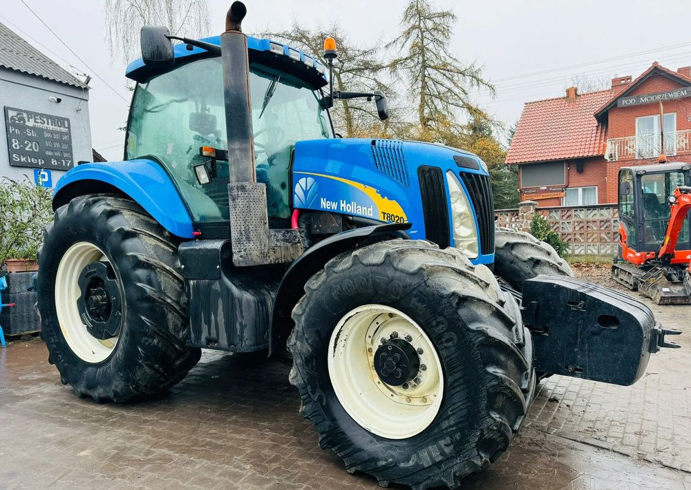 New Holland T8020 - Traktor: foto 4 New Holland T8020 - Traktor: foto 4