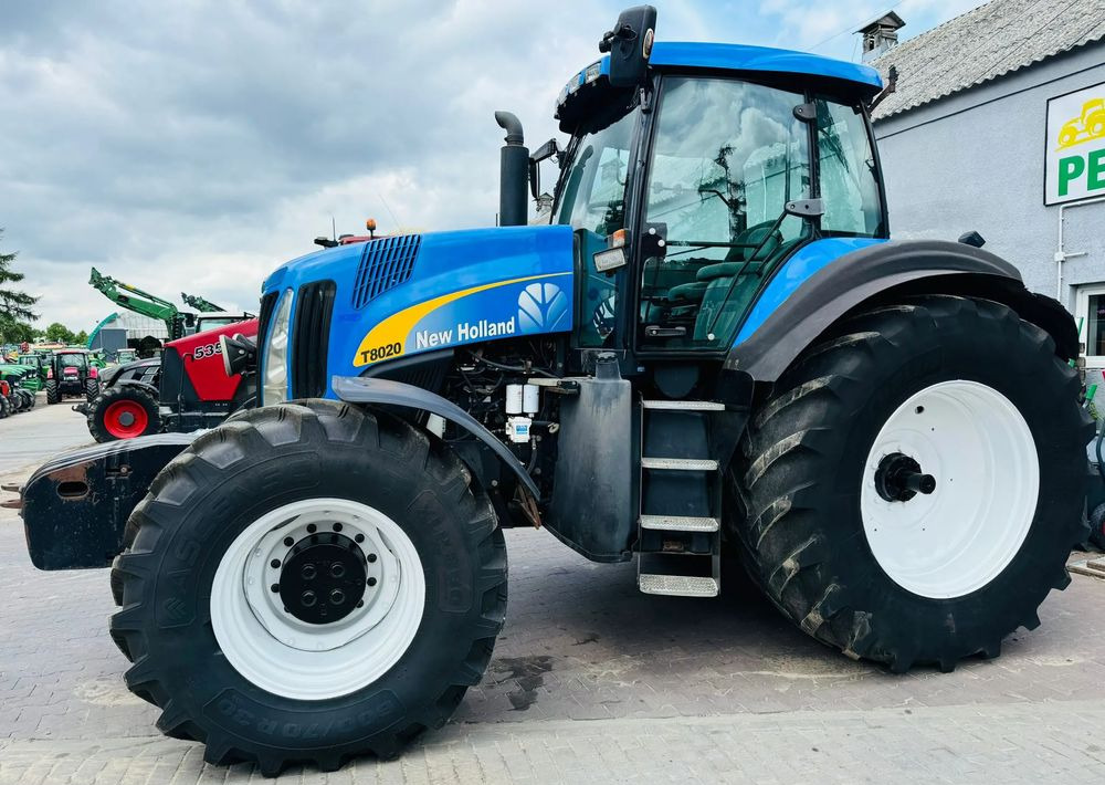 New Holland T8020 - Traktor: foto 5 New Holland T8020 - Traktor: foto 5