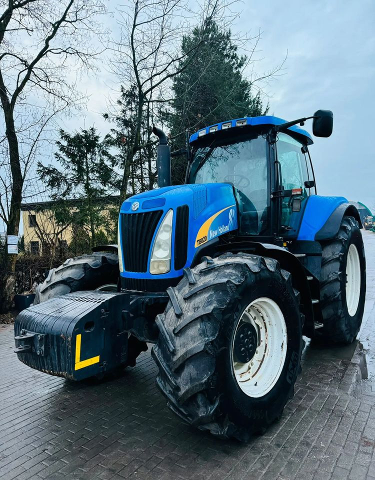 New Holland T8020 - Traktor: foto 2 New Holland T8020 - Traktor: foto 2