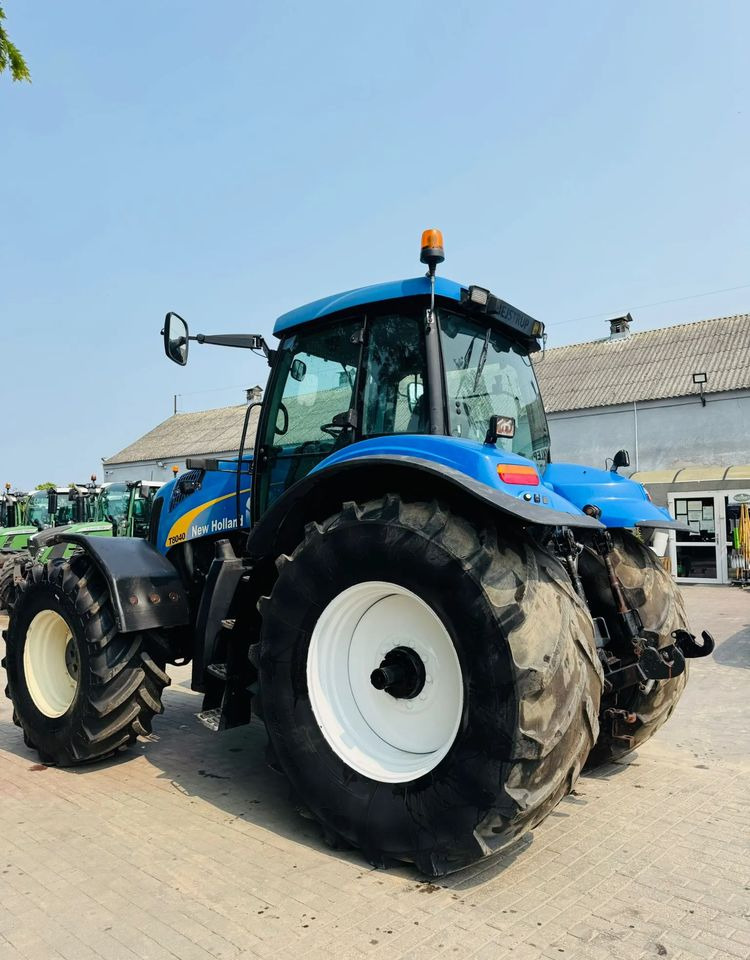 New Holland T8040 - Traktor: foto 5 New Holland T8040 - Traktor: foto 5