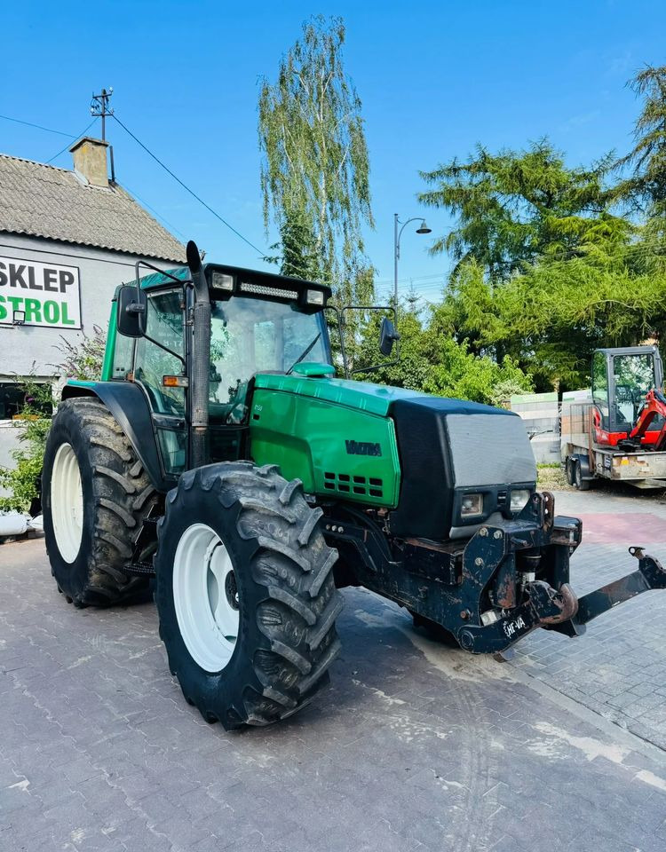 Valtra 8150 - Traktor: foto 1 Valtra 8150 - Traktor: foto 1