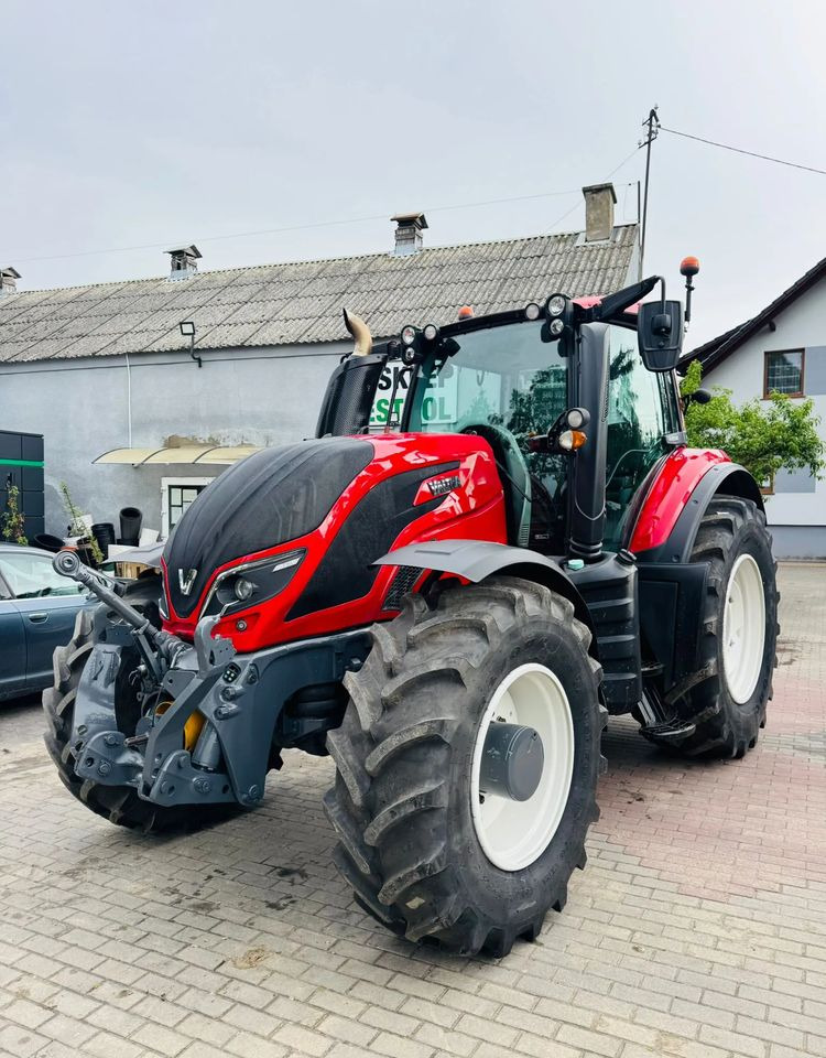 Valtra T154 - Traktor: foto 1 Valtra T154 - Traktor: foto 1