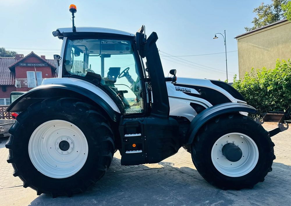Valtra T174 UNLIMITED Versu - Traktor: foto 2 Valtra T174 UNLIMITED Versu - Traktor: foto 2