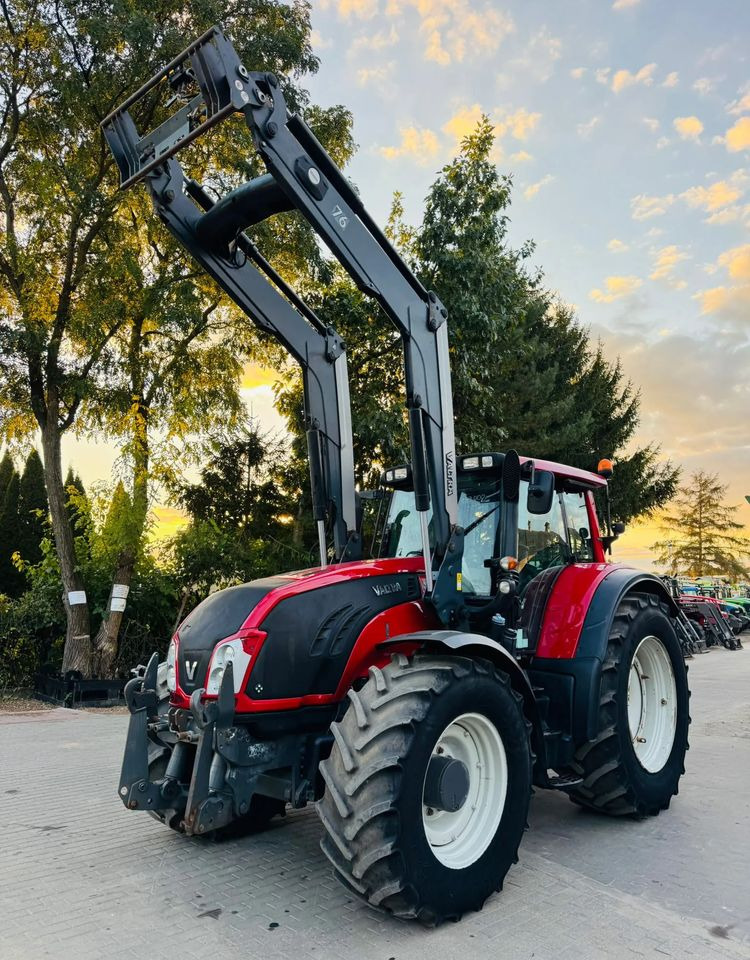 Valtra T213 Versu - Traktor: foto 1 Valtra T213 Versu - Traktor: foto 1