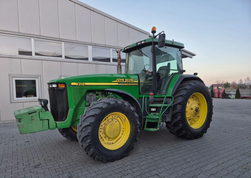John Deere 8310 - Traktor: foto 1 John Deere 8310 - Traktor: foto 1