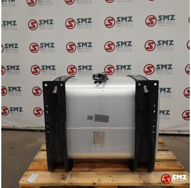 MAN Occ brandstoftank 330L + brandstofniveausensor + s - Serbatori i karburantit për Kamioni: foto 2 MAN Occ brandstoftank 330L + brandstofniveausensor + s - Serbatori i karburantit për Kamioni: foto 2