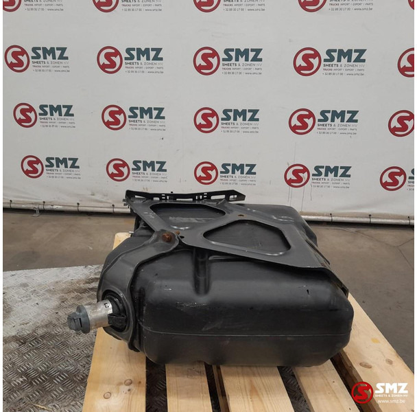 Mercedes-Benz Occ AdBluetank 60L + AdBlueniveausensor Mercedes - Sistemi i karburantit për Kamioni: foto 2 Mercedes-Benz Occ AdBluetank 60L + AdBlueniveausensor Mercedes - Sistemi i karburantit për Kamioni: foto 2