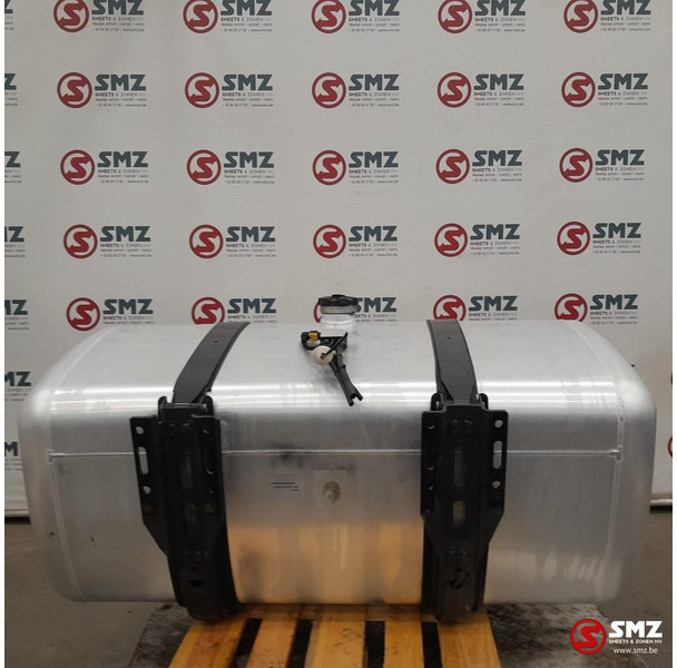 Mercedes-Benz Occ brandstoftank 630L + brandstofniveausensor Mer - Serbatori i karburantit për Kamioni: foto 2 Mercedes-Benz Occ brandstoftank 630L + brandstofniveausensor Mer - Serbatori i karburantit për Kamioni: foto 2