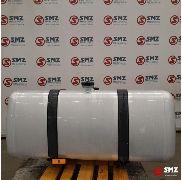 Mercedes-Benz Occ brandstoftank 630L + brandstofniveausensor Mer - Serbatori i karburantit për Kamioni: foto 1 Mercedes-Benz Occ brandstoftank 630L + brandstofniveausensor Mer - Serbatori i karburantit për Kamioni: foto 1