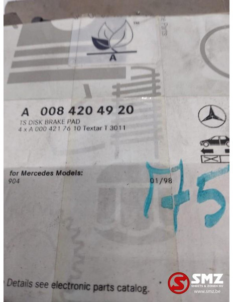 Mercedes-Benz Set remblokken mercedes sprinter w901-w905 a008420 - Ferrota disqe frenash për Kamioni: foto 2 Mercedes-Benz Set remblokken mercedes sprinter w901-w905 a008420 - Ferrota disqe frenash për Kamioni: foto 2