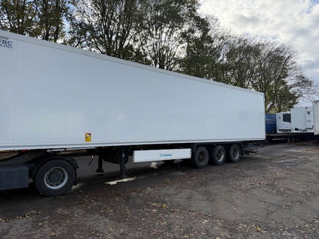 Krone Laadklep APK - Gjysmë rimorkio me vagonetë të mbyllur: foto 1 Krone Laadklep APK - Gjysmë rimorkio me vagonetë të mbyllur: foto 1