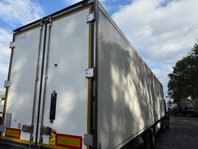 Krone Laadklep APK - Gjysmë rimorkio me vagonetë të mbyllur: foto 3 Krone Laadklep APK - Gjysmë rimorkio me vagonetë të mbyllur: foto 3