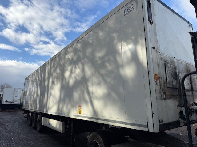 Krone Laadklep APK - Gjysmë rimorkio me vagonetë të mbyllur: foto 4 Krone Laadklep APK - Gjysmë rimorkio me vagonetë të mbyllur: foto 4