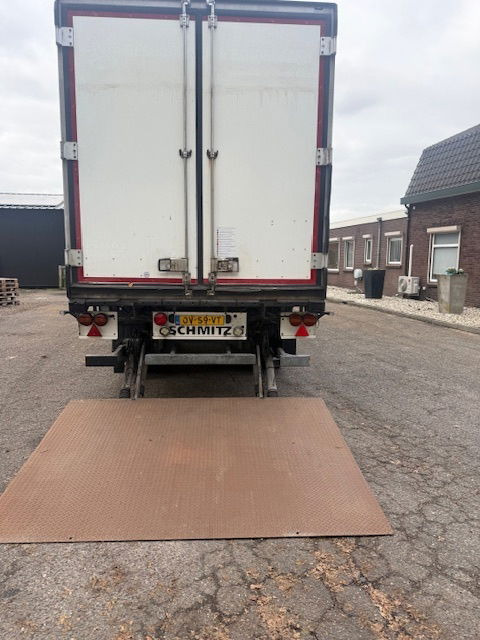 Schmitz Cargobull City stuuras liftas - Gjysmë rimorkio frigorifer: foto 5 Schmitz Cargobull City stuuras liftas - Gjysmë rimorkio frigorifer: foto 5