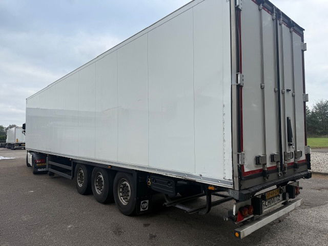 Schmitz Cargobull Vector 1550 liftas - Gjysmë rimorkio frigorifer: foto 2 Schmitz Cargobull Vector 1550 liftas - Gjysmë rimorkio frigorifer: foto 2