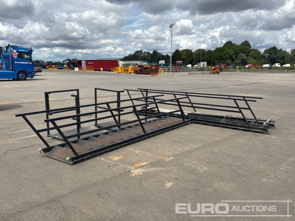 15 Step Steel Stairs, Access Platform, Handrails, Leg Supports (Cannot Be Reconsigned) (2 of) - Vegla/ Pajisja: foto 1 15 Step Steel Stairs, Access Platform, Handrails, Leg Supports (Cannot Be Reconsigned) (2 of) - Vegla/ Pajisja: foto 1